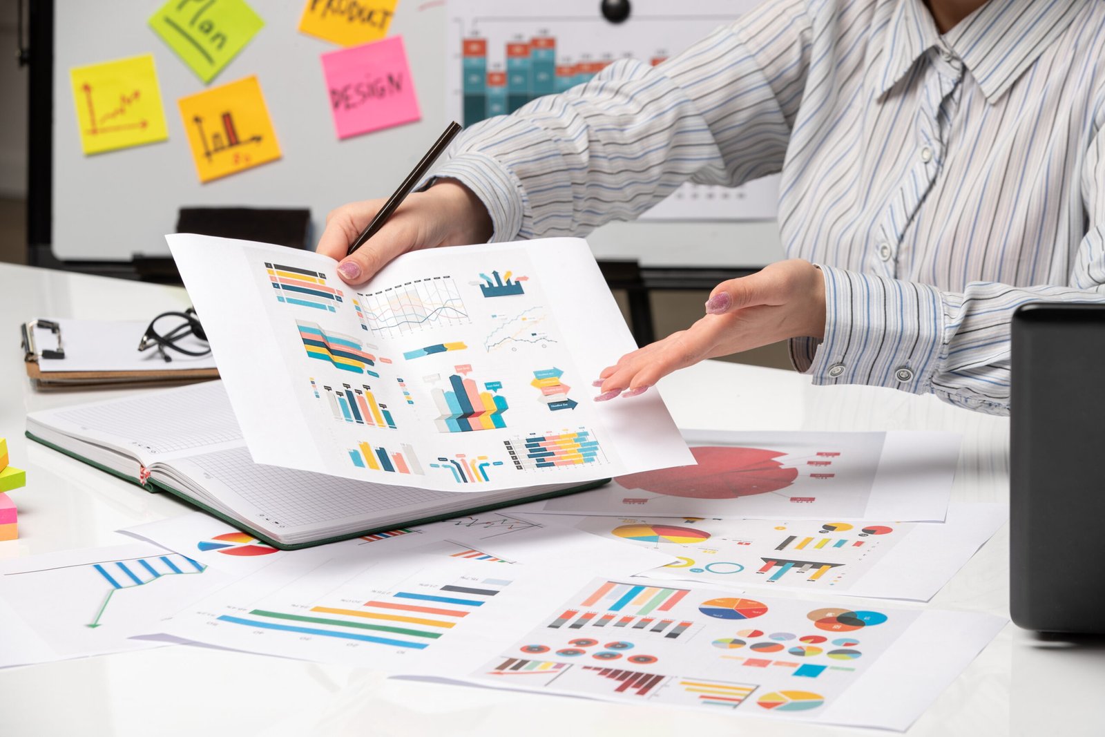 marketing-business-lady-striped-shirt-office-with-computer-explaining-different-charts